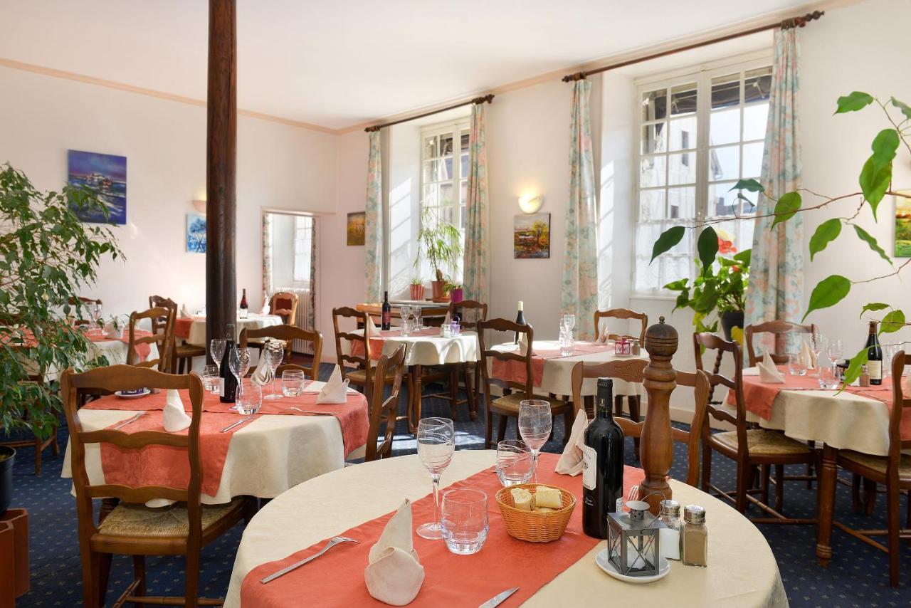 Le Sauvage Hotel Château-Renard Buitenkant foto