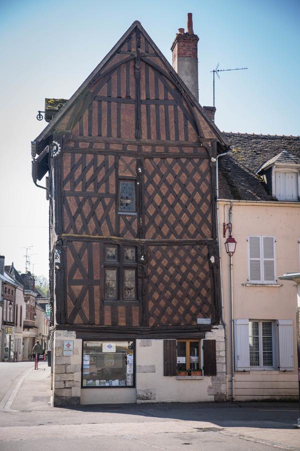 Le Sauvage Hotel Château-Renard Buitenkant foto