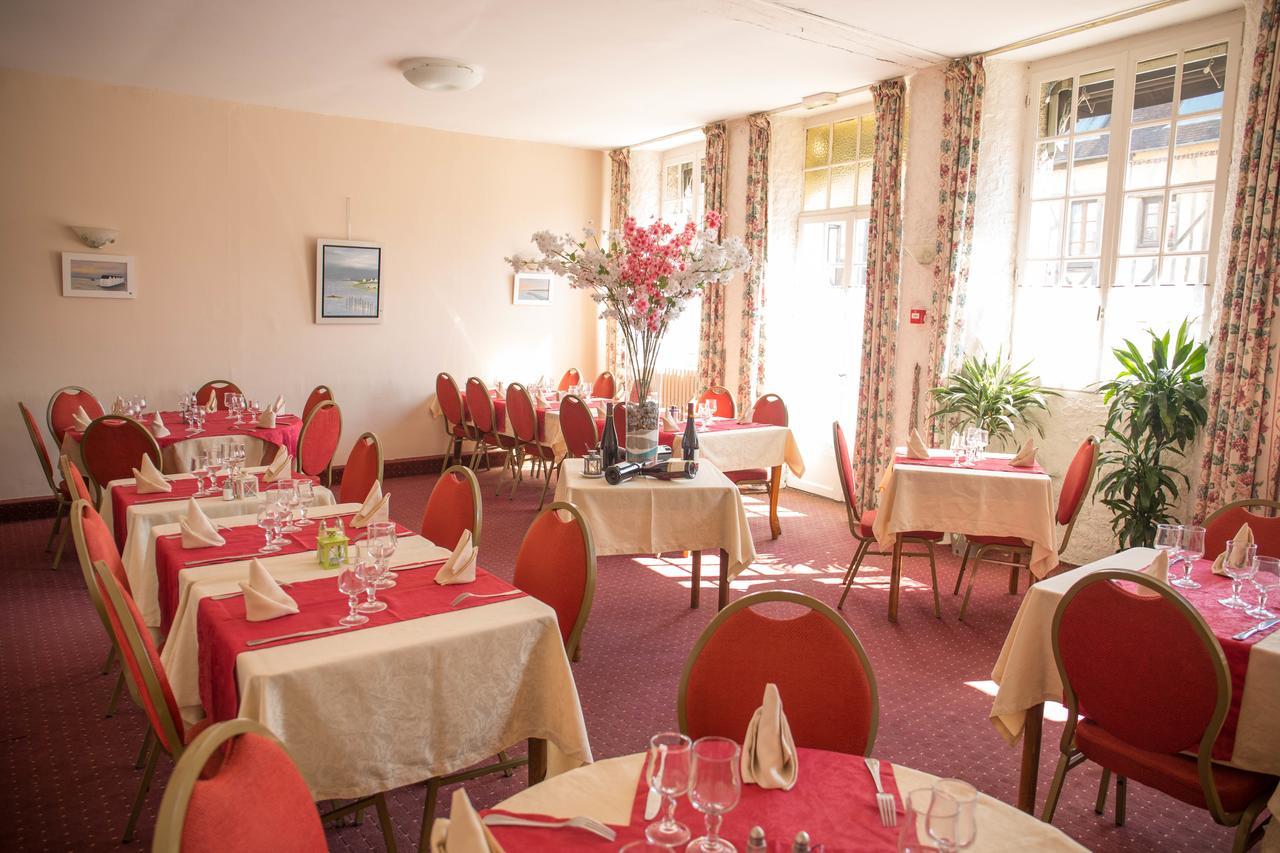 Le Sauvage Hotel Château-Renard Buitenkant foto