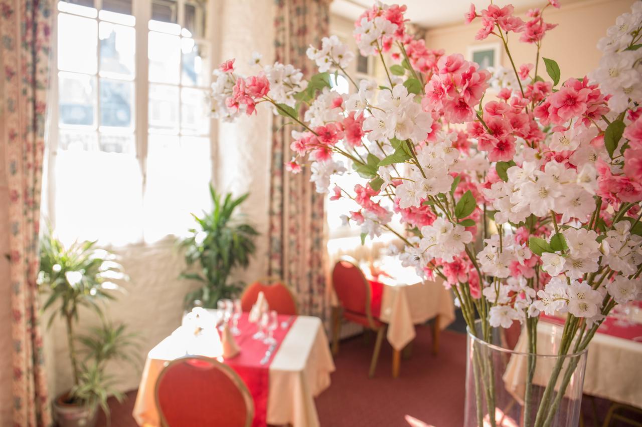 Le Sauvage Hotel Château-Renard Buitenkant foto